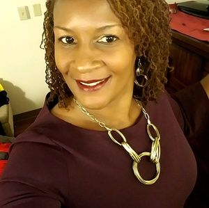 Meet your Posher, Maxine